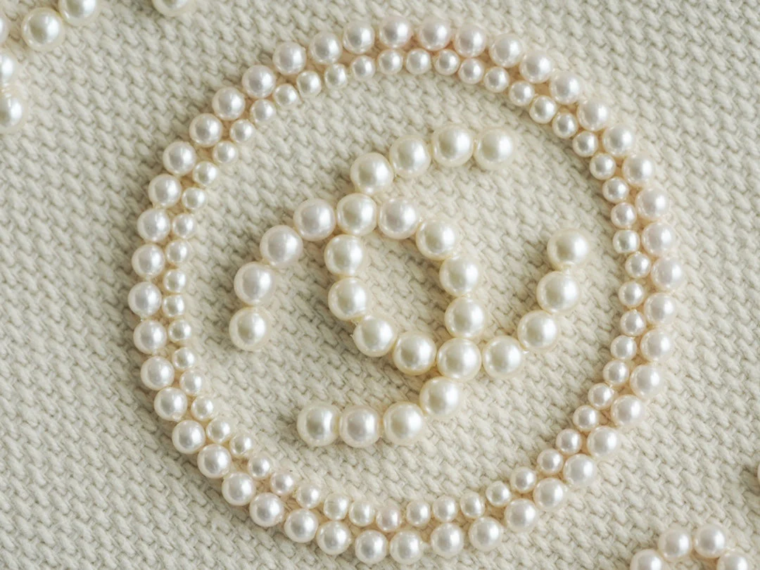 CHANEL TOTE BAG 39 ATTACHED PEARL LOGO IN BEIGE CANVAS GOLD HARDWARE