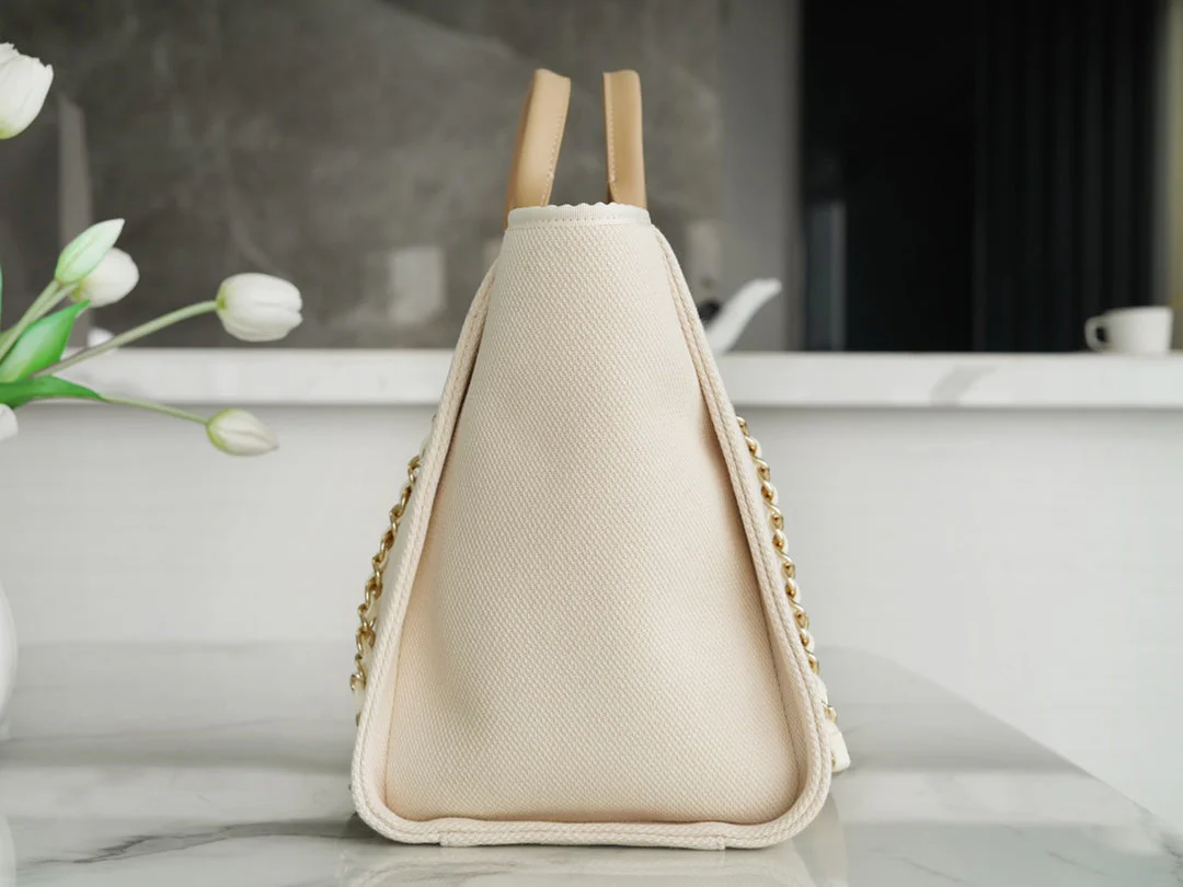 CHANEL TOTE BAG 39 ATTACHED PEARL LOGO IN BEIGE CANVAS GOLD HARDWARE