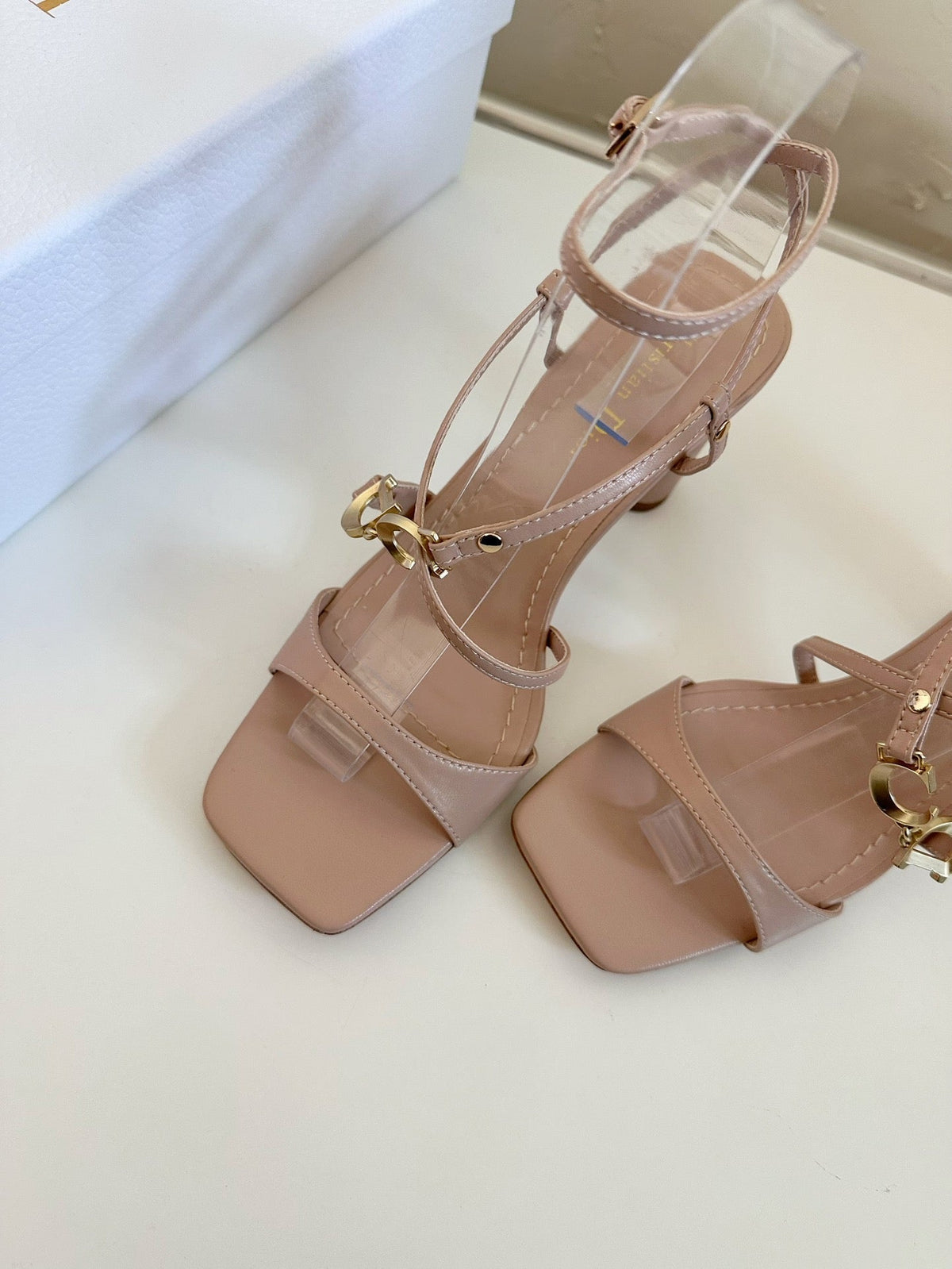 MEDIUM SQUARE HEEL SANDAL IN BLUSH PINK LAMBSKIN