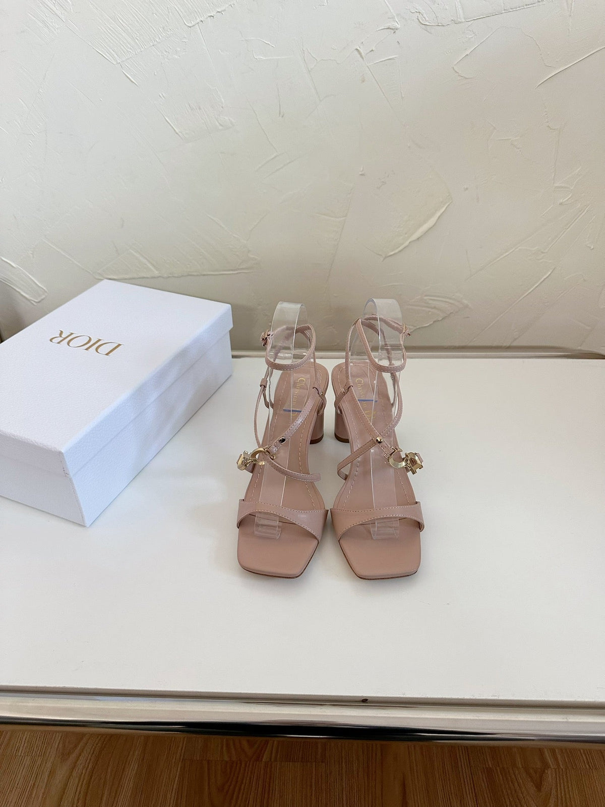 MEDIUM SQUARE HEEL SANDAL IN BLUSH PINK LAMBSKIN