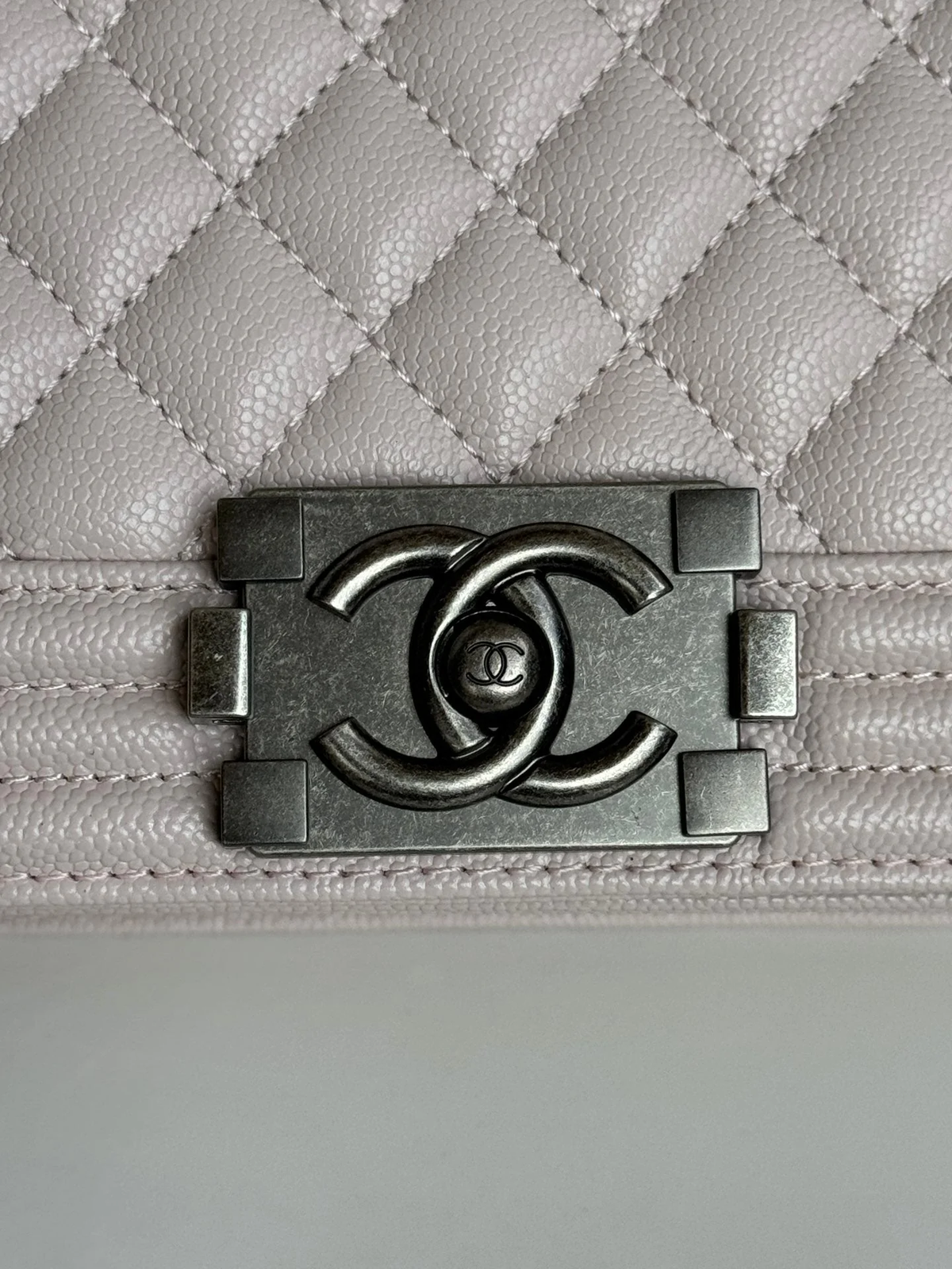 CHANEL BOY BAG MEDIUM 25 IN PINK  CALFSKIN