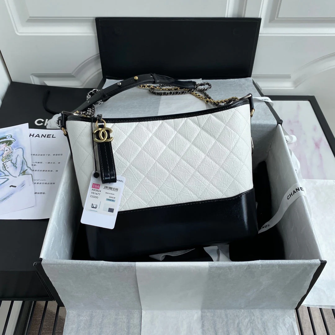 CHANEL GABRIELLE MEDIUM 28 HOBO BAG IN BLACK MIX WHITE CALFSKIN