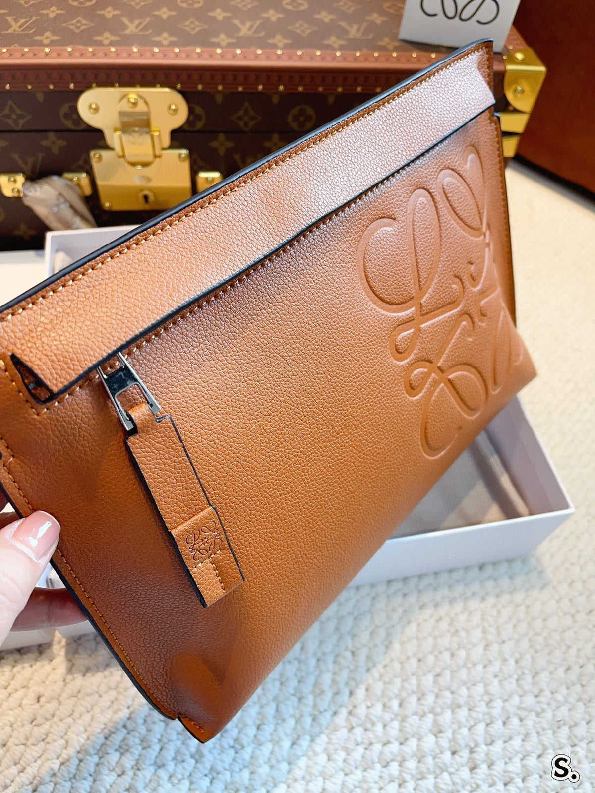 LOE POUCH CLUTCH BAG 30 IN WARM DESSERT CALFSKIN