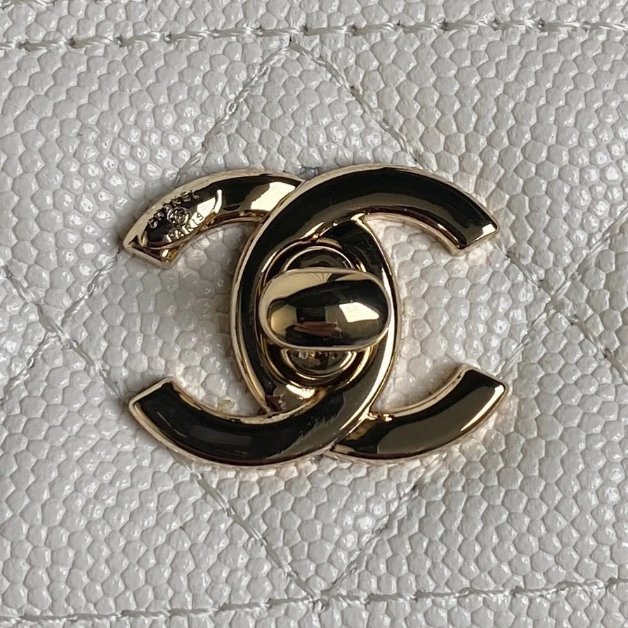 CHANEL 25C FLAP BAG 18 IN WHITE SHINY GRAINED CALFSKIN GOLD HARDWARE