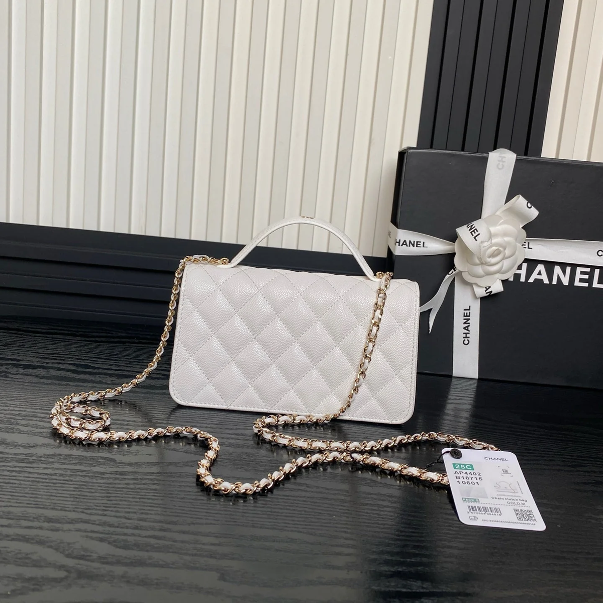 CHANEL 25C FLAP BAG 18 IN WHITE SHINY GRAINED CALFSKIN GOLD HARDWARE