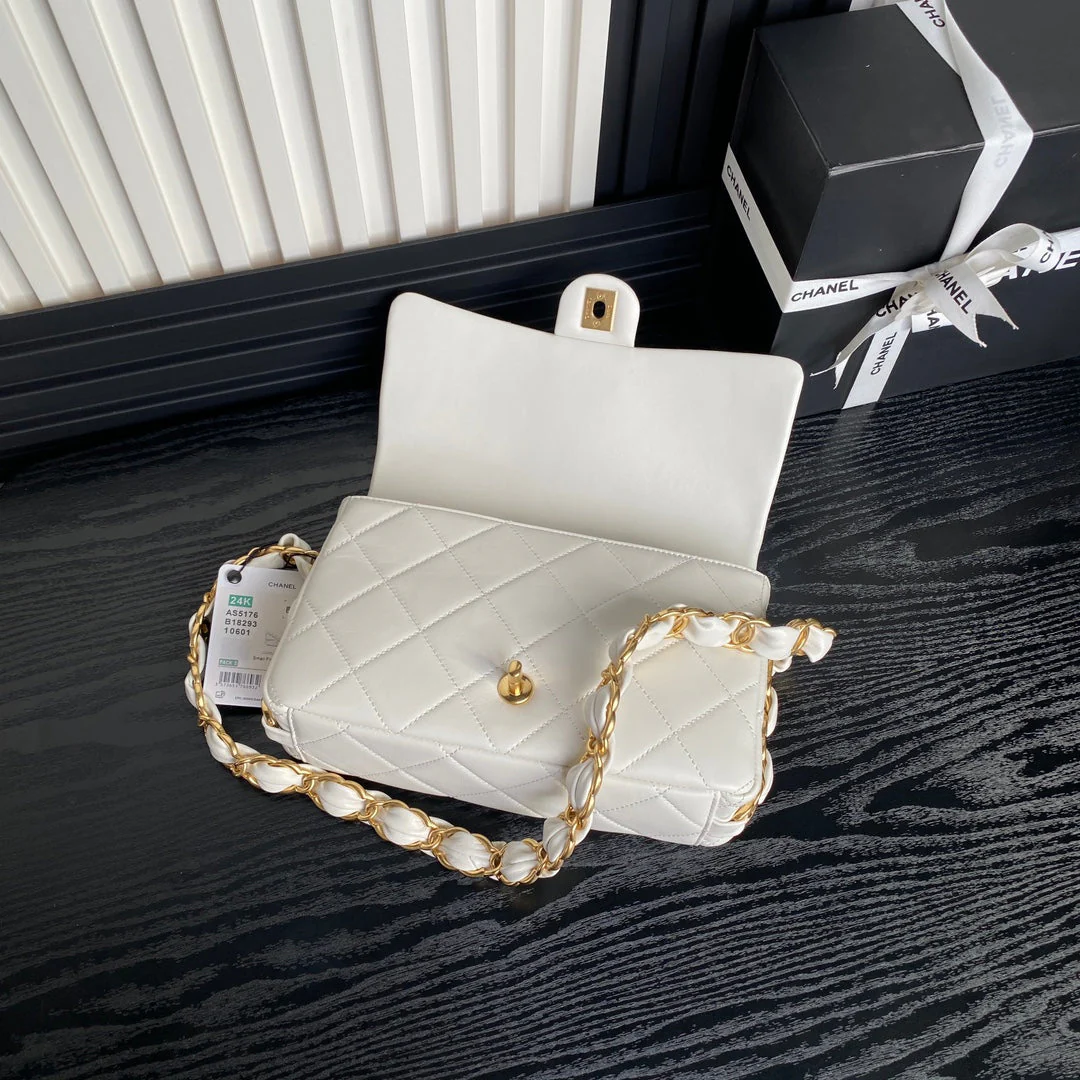 CHANEL MEDIUM FLAP BAG 26 IN WHITE CALFSKIN GOLD DOUBLE C THICK CHAIN