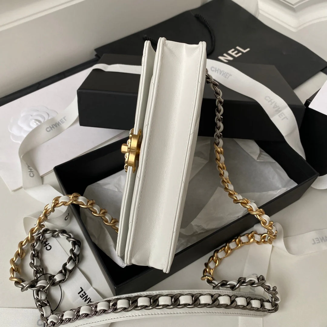 CHANEL 19 WOC 19CM WHITE LAMBSKIN GOLD