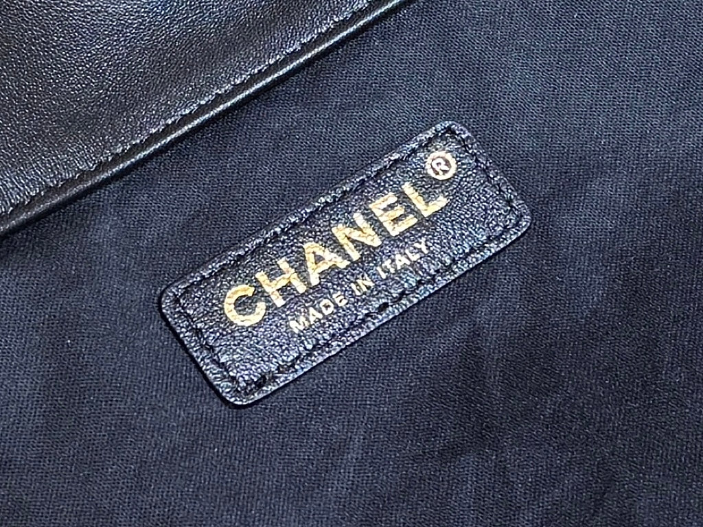 CHANEL MEDIUM MAXI SHOPPING BAG 47 IN BLACK CALFSKIN GOLD-TONE METAL