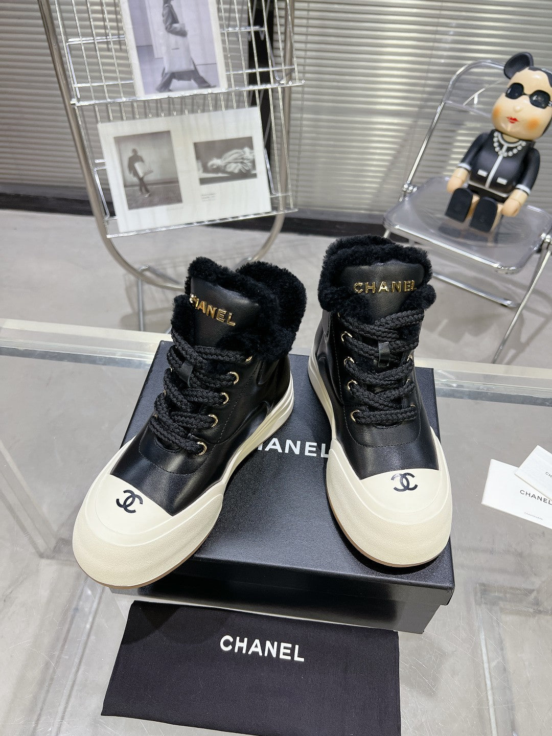 MARTIN BOOTS IN BLACK CALFSKIN AND LAMB FUR LINING
