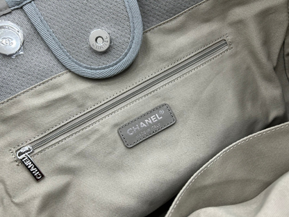 CHANEL CC DEAUVILLE LARGE 38 TOTE BAG IN GREY CANVAS WITH WHITE LOGO