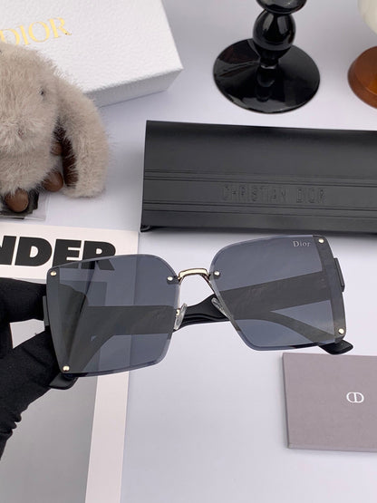 MONTAIGNE SQUARE SUNGLASS CD1677 IN ACETATE