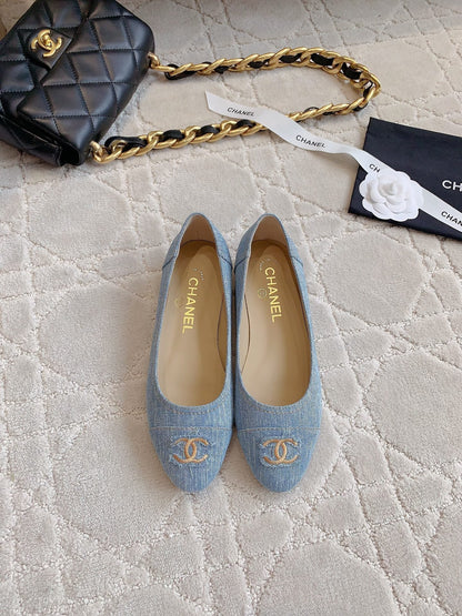 BALLET FLATS IN LIGHT BLUE DENIM