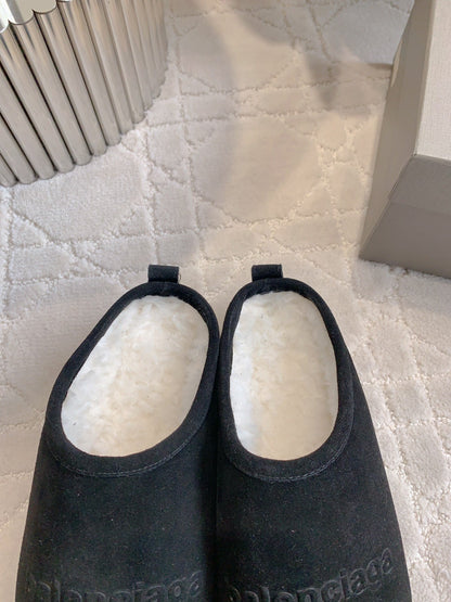 ALASKA SLIPPER IN BLACK SUEDE