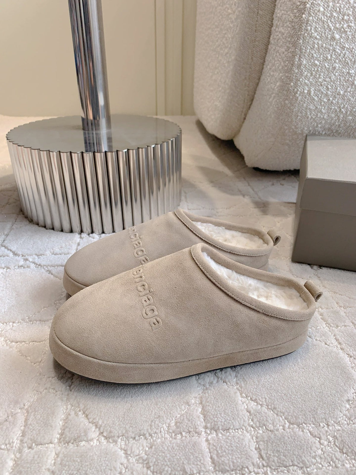 ALASKA SLIPPER IN BEIGE SUEDE