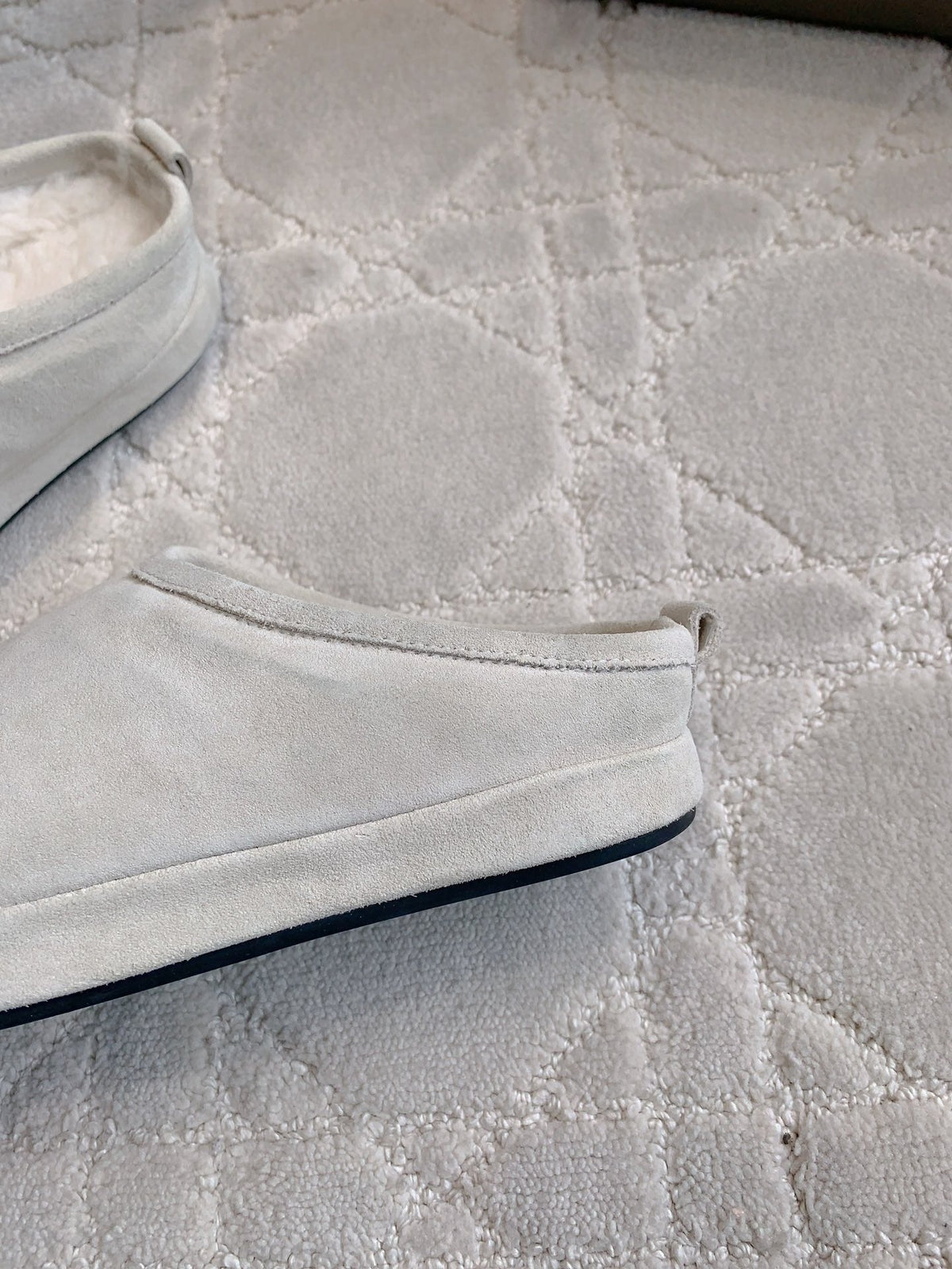 ALASKA SLIPPER IN WHITE SUEDE