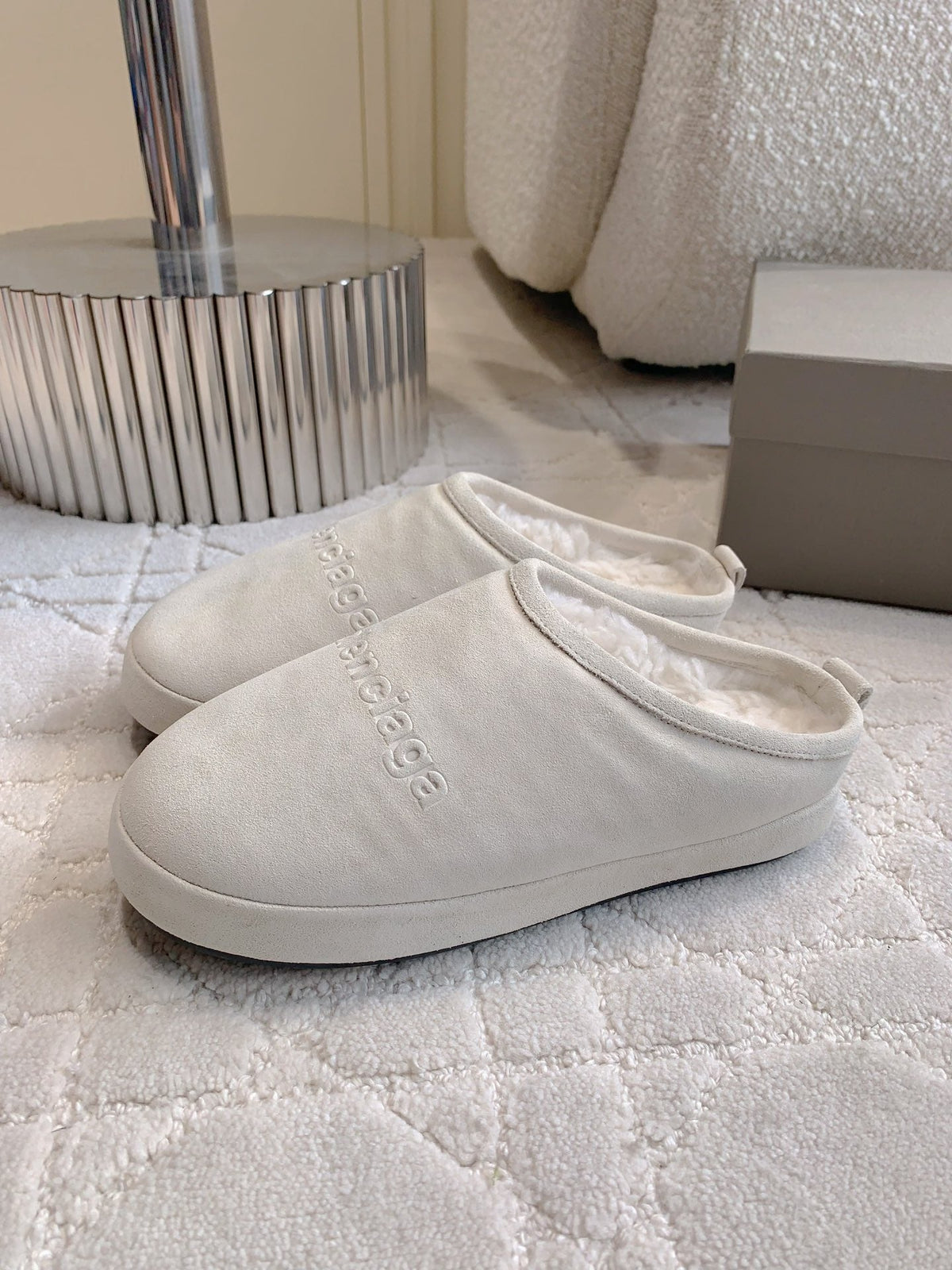 ALASKA SLIPPER IN WHITE SUEDE