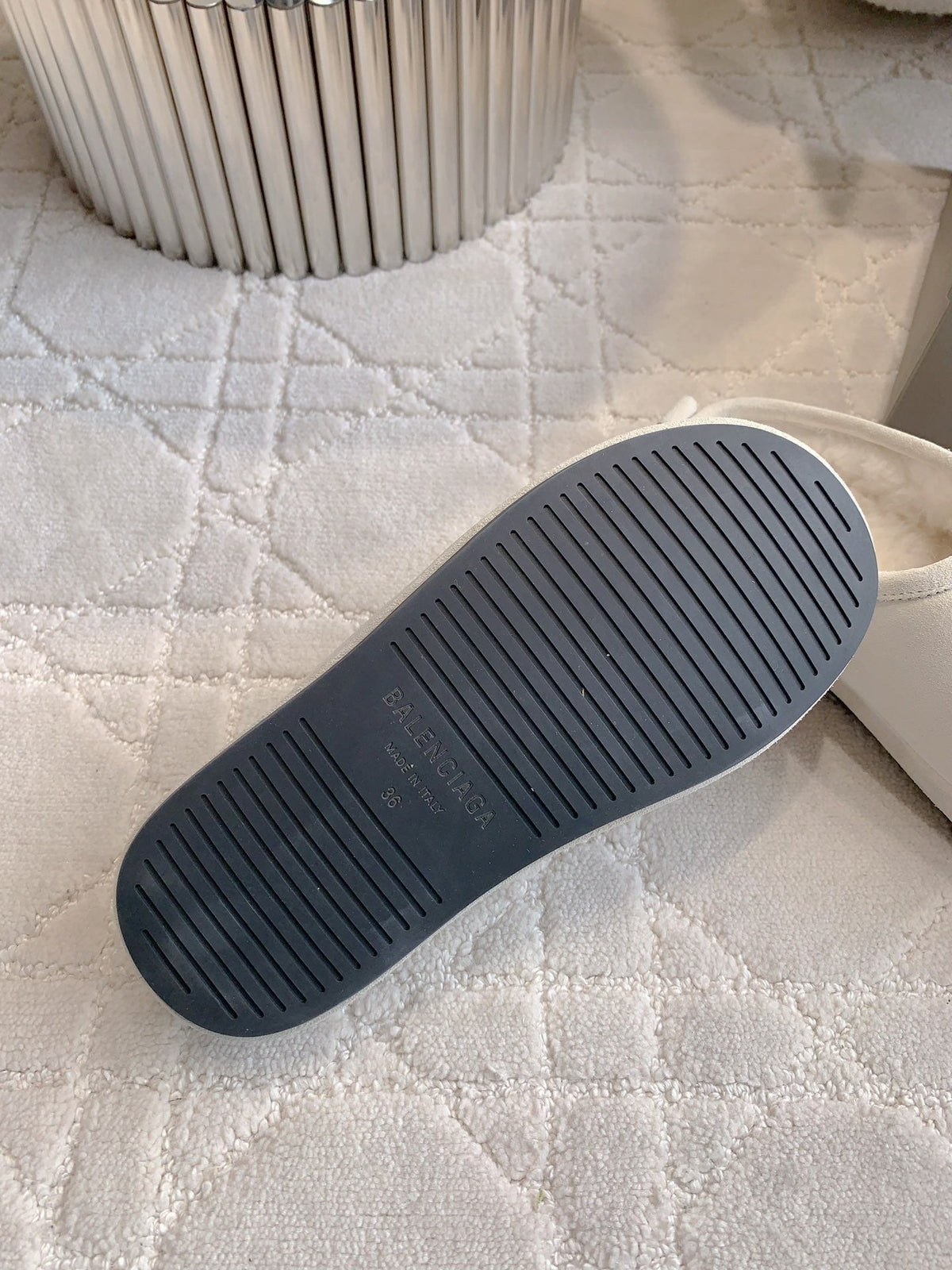ALASKA SLIPPER IN WHITE SUEDE