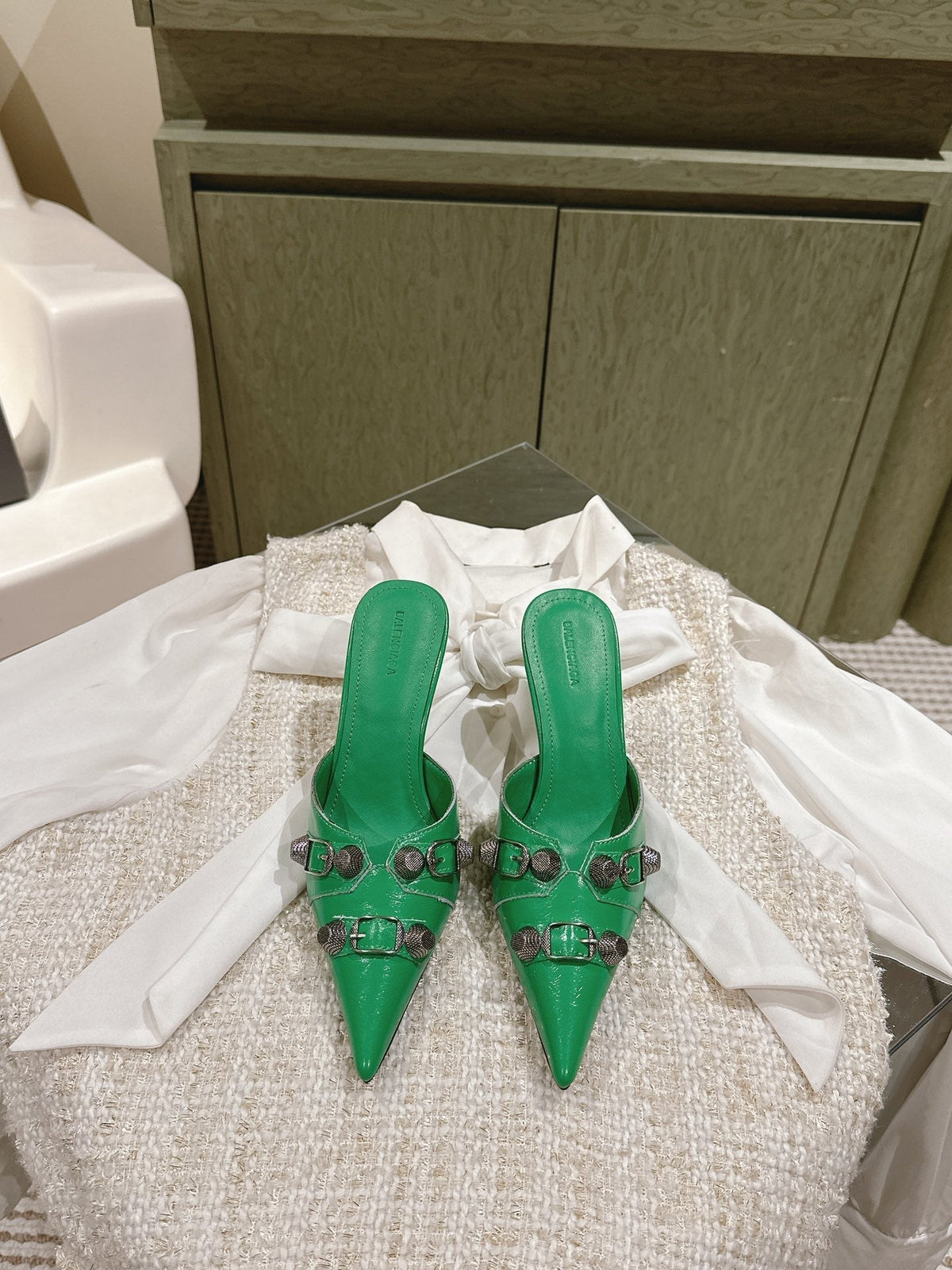 CAGOLE POINTED HIGH MULES IN GREEN SHINY CALFSKIN