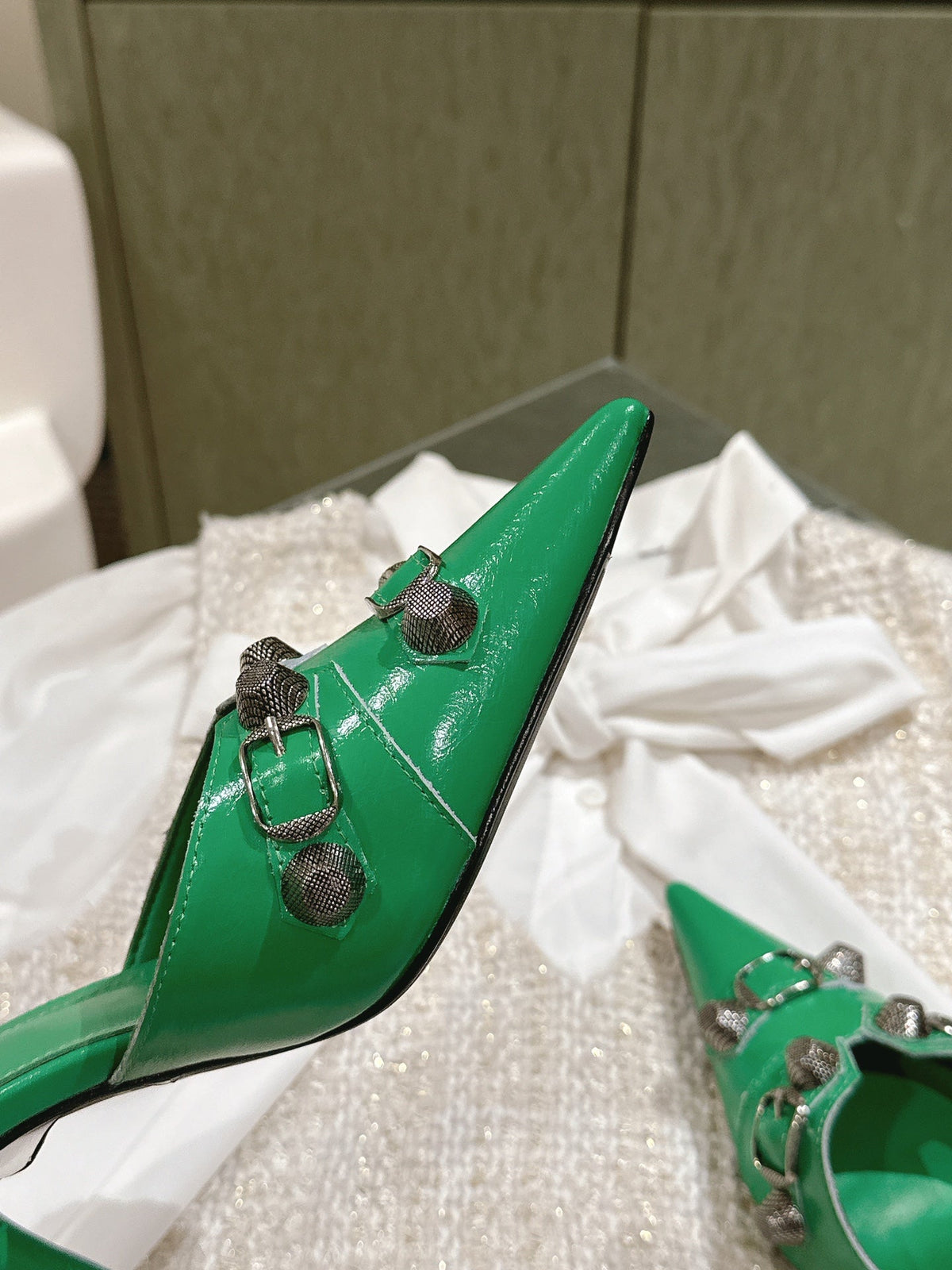 CAGOLE POINTED HIGH MULES IN GREEN SHINY CALFSKIN