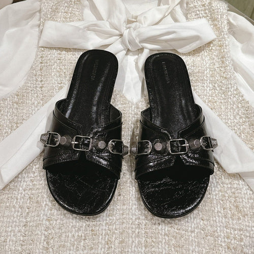 CAGOLE FLAT SANDALS IN BLACK WAX-OIL SHEEPSKIN