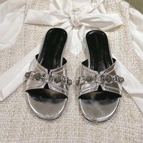 CAGOLE FLAT SANDALS IN SILVER WAX-OIL SHEEPSKIN