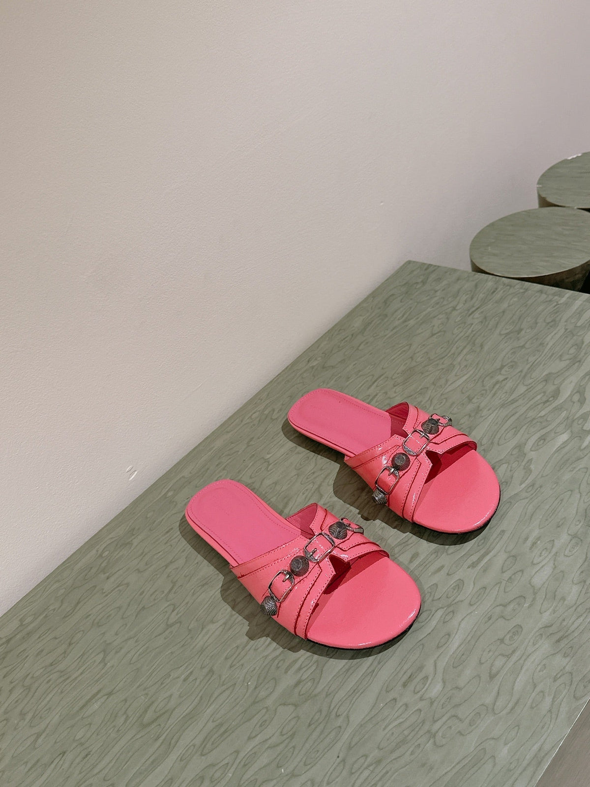 CAGOLE FLAT SANDALS IN ROMAN PINK WAX-OIL SHEEPSKIN