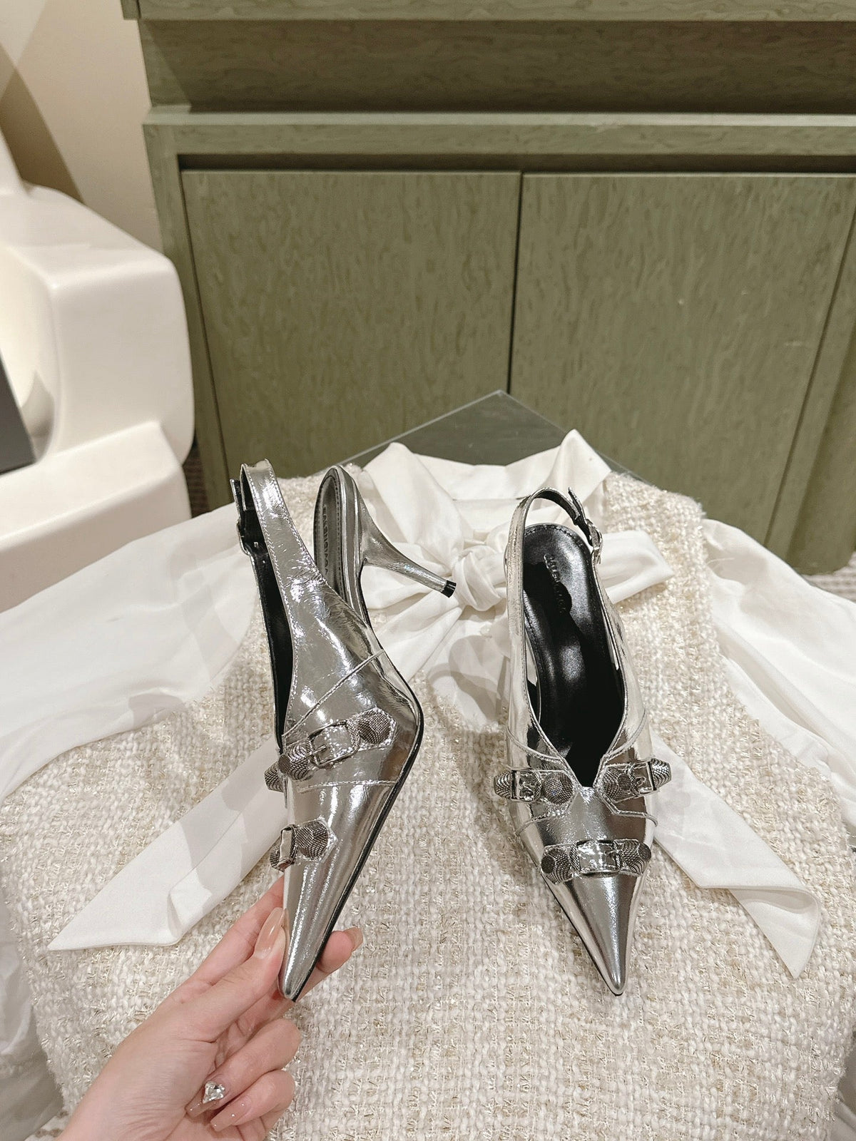 CAGOLE HIGH SLINGBACK IN SILVER GLOSSY CALFSKIN