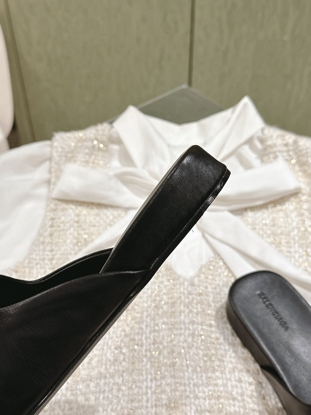 BLACK SHINY LAMBSKIN SQUARE TOE FLAT MULES BLACK BUCKLE