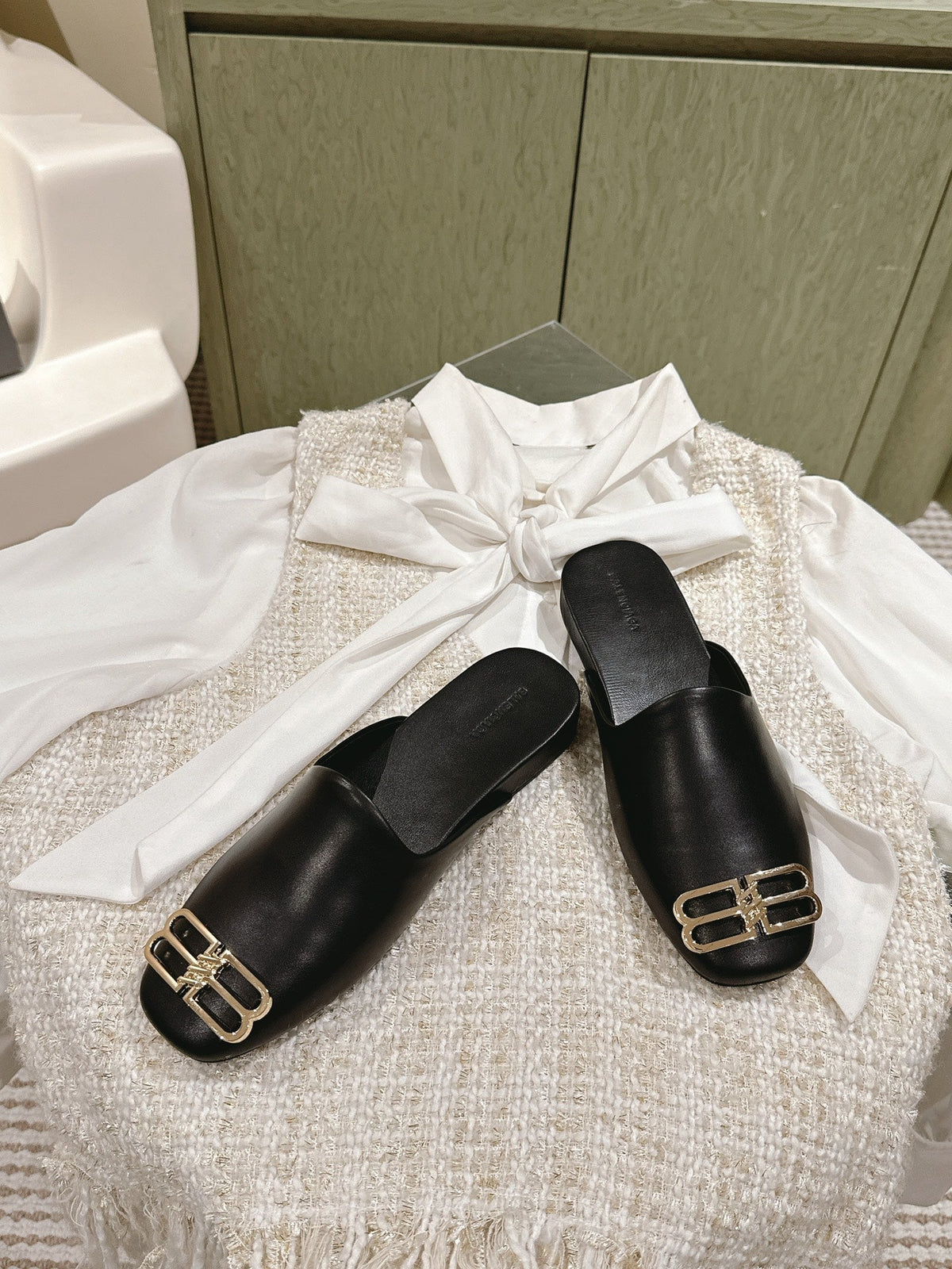 BLACK SHINY LAMBSKIN SQUARE TOE FLAT MULES GOLD BUCKLE