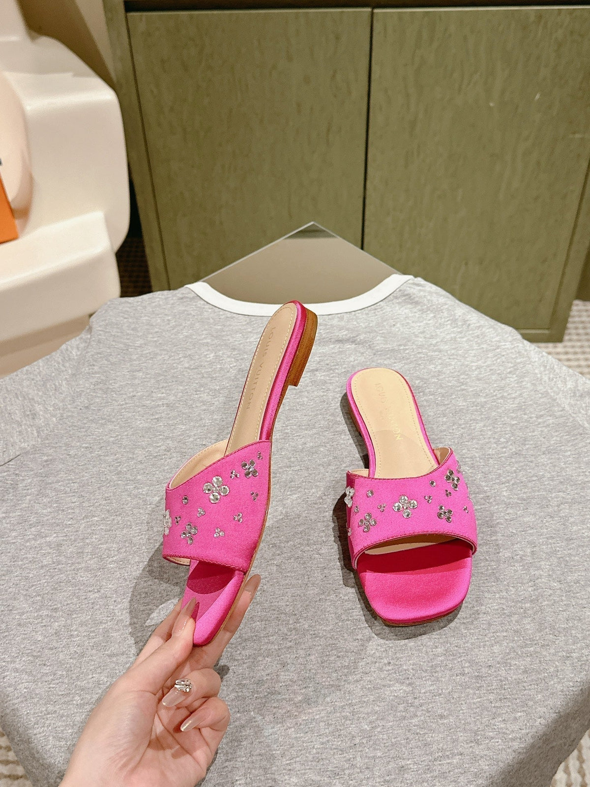 LV WOMEN FLAT MULE IN DEEP PINK SATIN WITH RHINESTONE