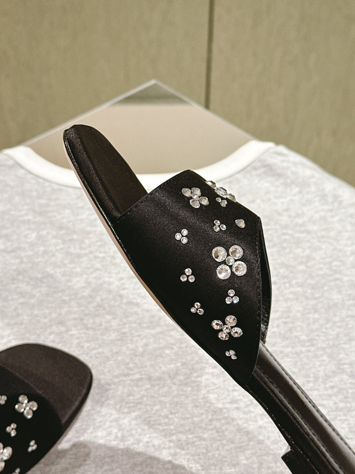LV WOMEN FLAT MULE IN BLACK SATIN WITH RHINESTONE