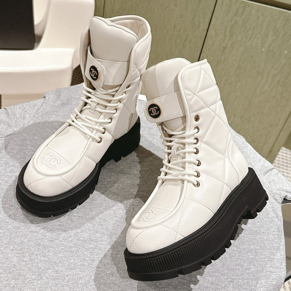 MARTIN BOOTS IN WHITE EMBROIDERED CALFSKIN
