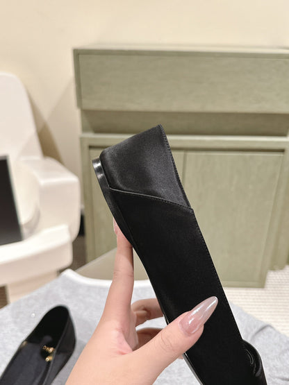 BALLERINA FLATS IN BLACK SATIN