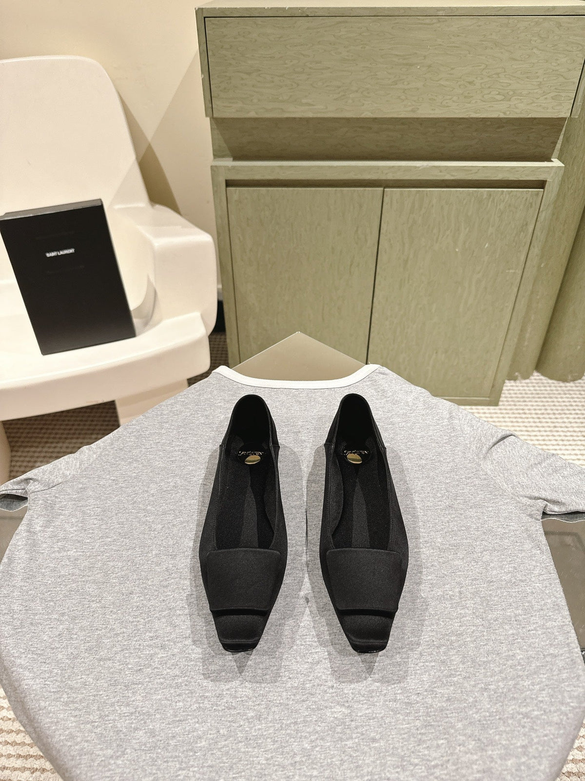 BALLERINA FLATS IN BLACK SATIN