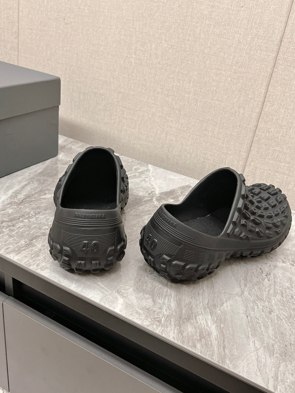 BOUNCER CLOG IN BLACK RUBBER