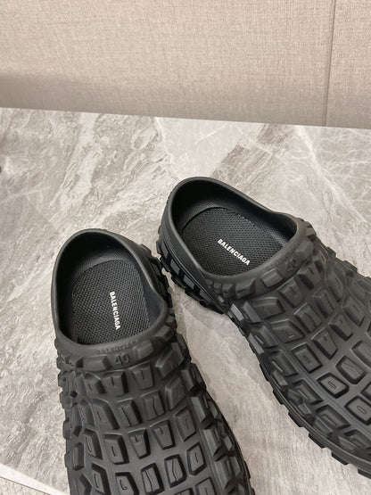 BOUNCER CLOG IN BLACK RUBBER