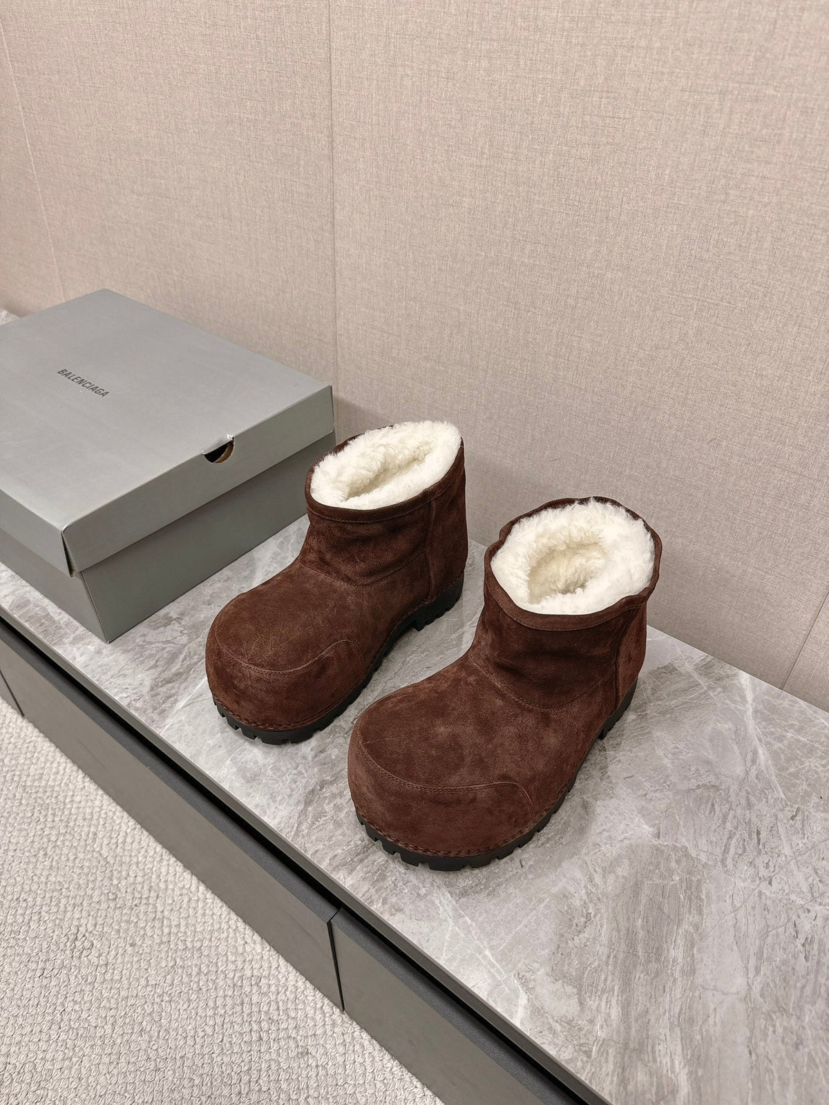 ALASKA BOOTIE IN CHOCOLATE SUEDE AND WOOL LINING