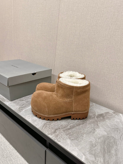 ALASKA BOOTIE IN CIDER BROWN SUEDE AND WOOL LINING