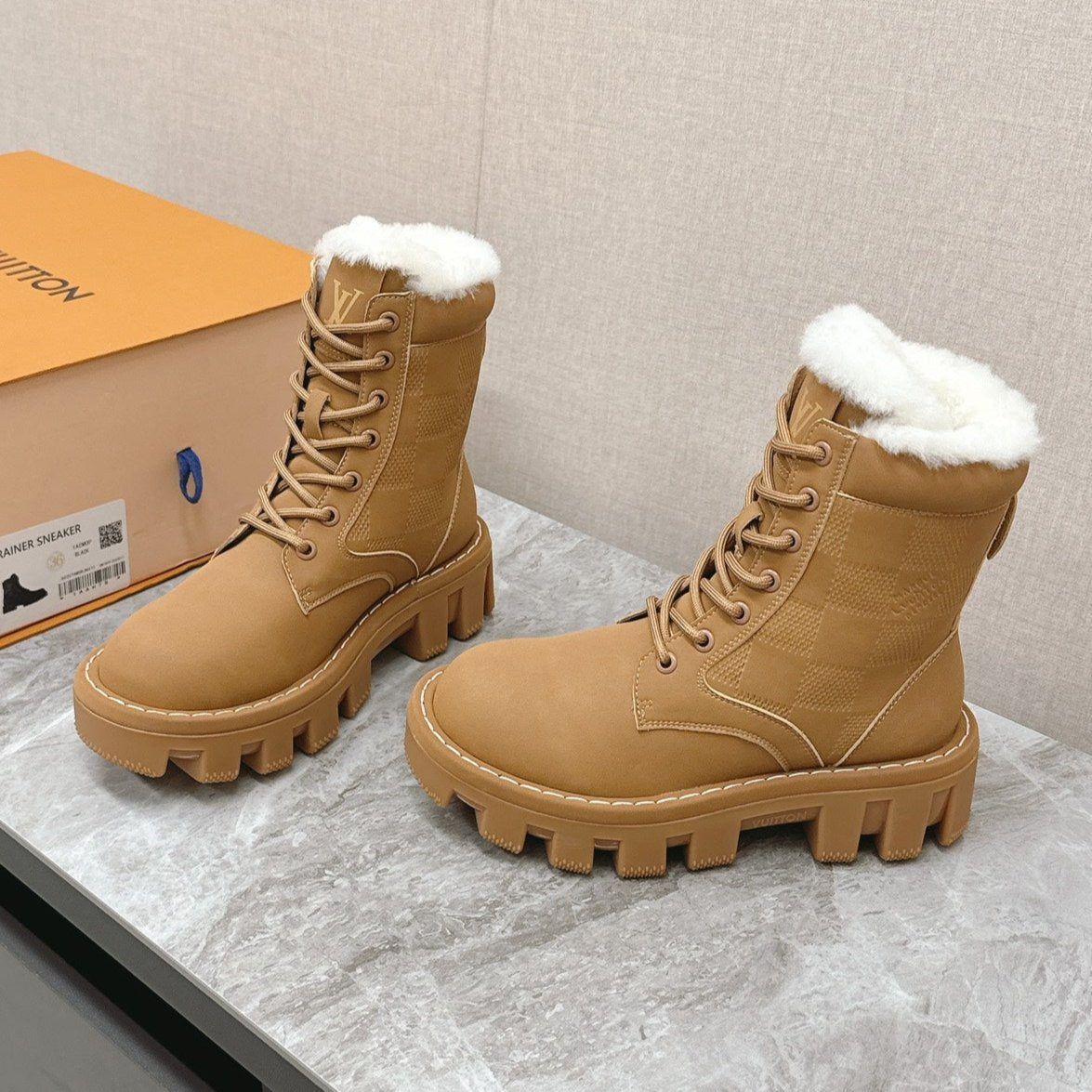 MARTIN ANKLE BOOTS IN PEANUT BROWN SUEDE AND WHITE SHEARLING LINING