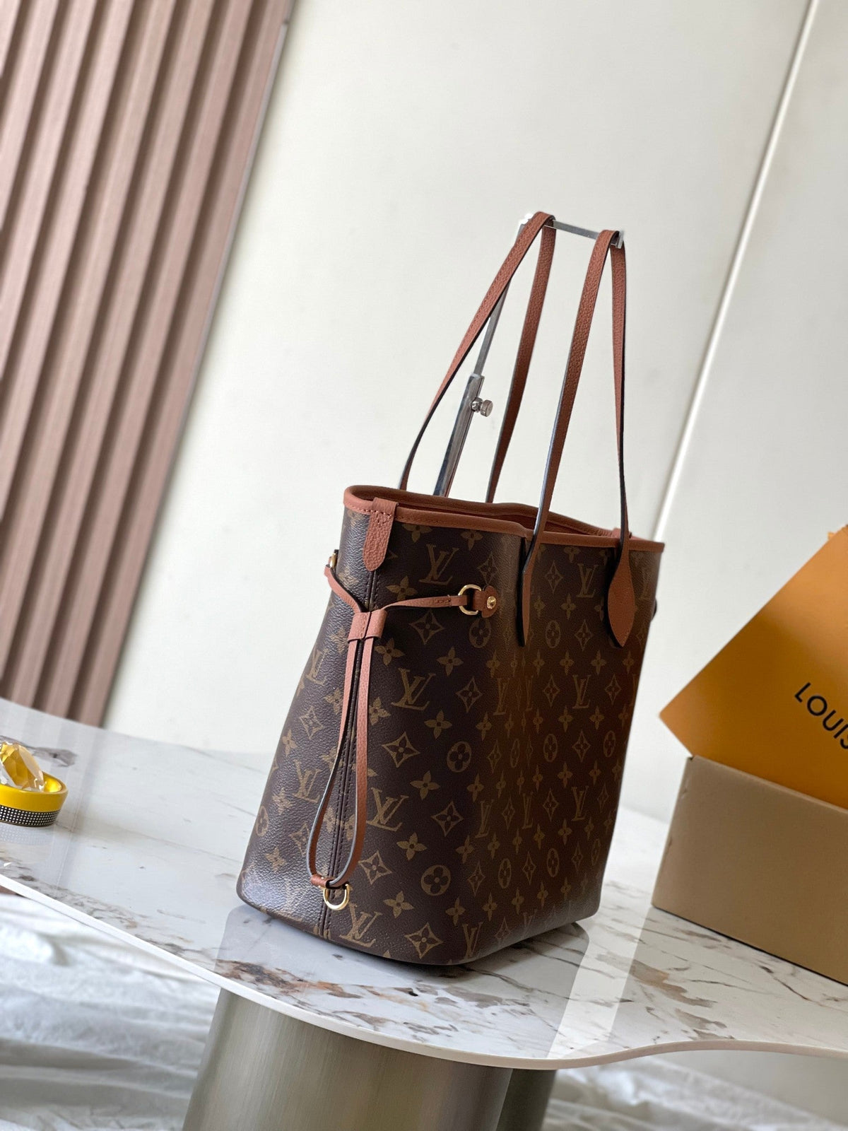 LV NEVERFULL INSIDE OUT MM IN BROWN MONOGRAM CANVAS AND CALFSKIN TRIM