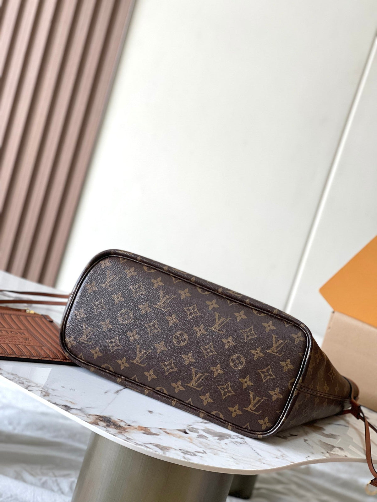 LV NEVERFULL INSIDE OUT MM IN BROWN MONOGRAM CANVAS AND CALFSKIN TRIM