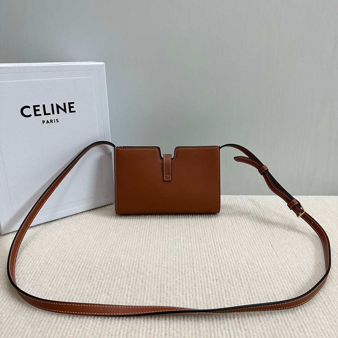 16 STRAP POCHETTE 18 IN BRONZE ORANGE SUPPLE CALFSKIN GOLD HARDWARE