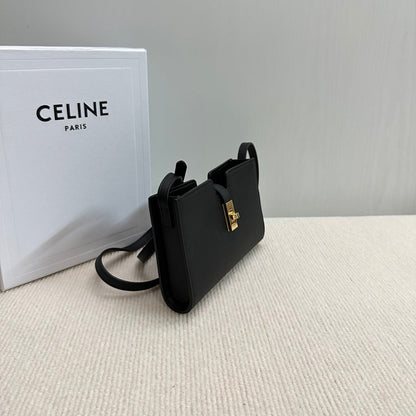 16 STRAP POCHETTE 18 IN BLACK SUPPLE CALFSKIN GOLD HARDWARE