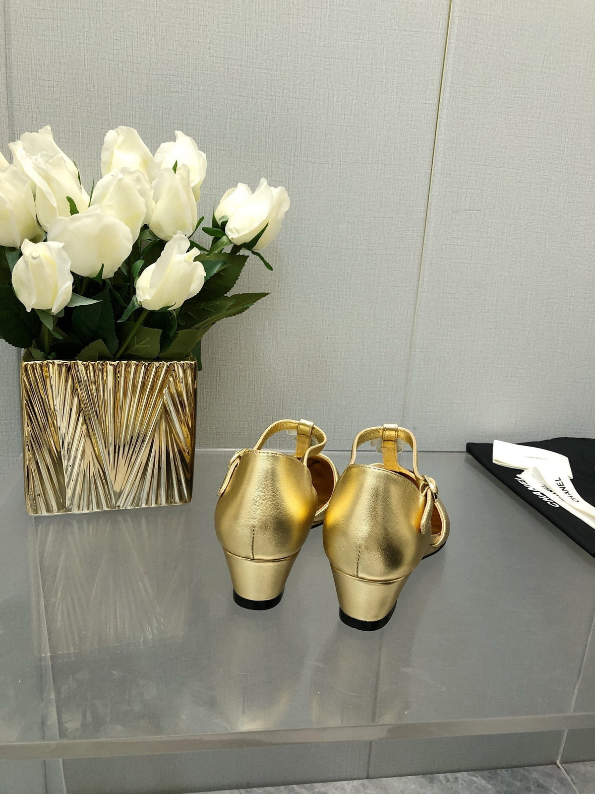 CAMELLIA CAP JANE SANDALS IN GOLD MIX BLACK LAMBSKIN