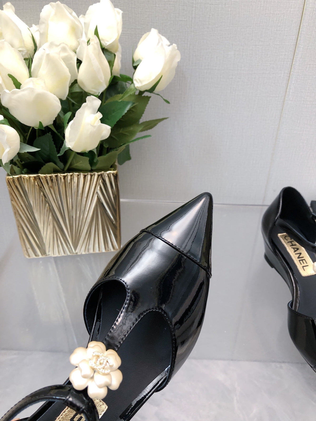 CAMELLIA CAP JANE SANDALS IN BLACK LAMBSKIN