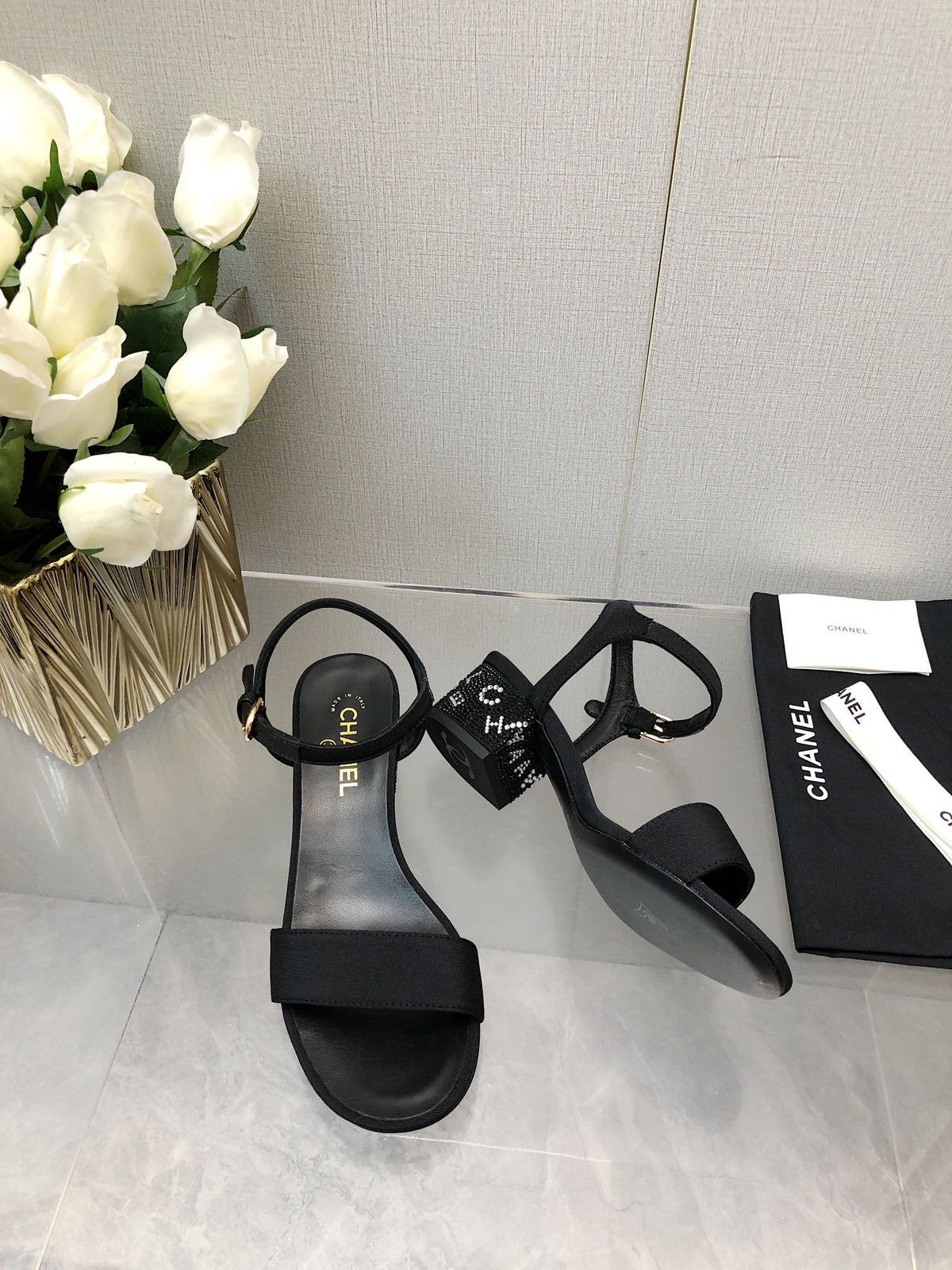 BLOCK HEEL WITH CRYSTAL 5 CM SANDAL IN BLACK FABRIC