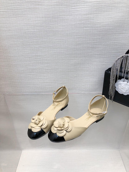 BEIGE MIX BLACK LAMBSKIN CAMELLIA HOLLOW SANDAL