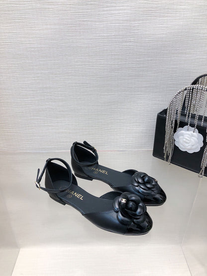 BLACK LAMBSKIN CAMELLIA HOLLOW SANDAL