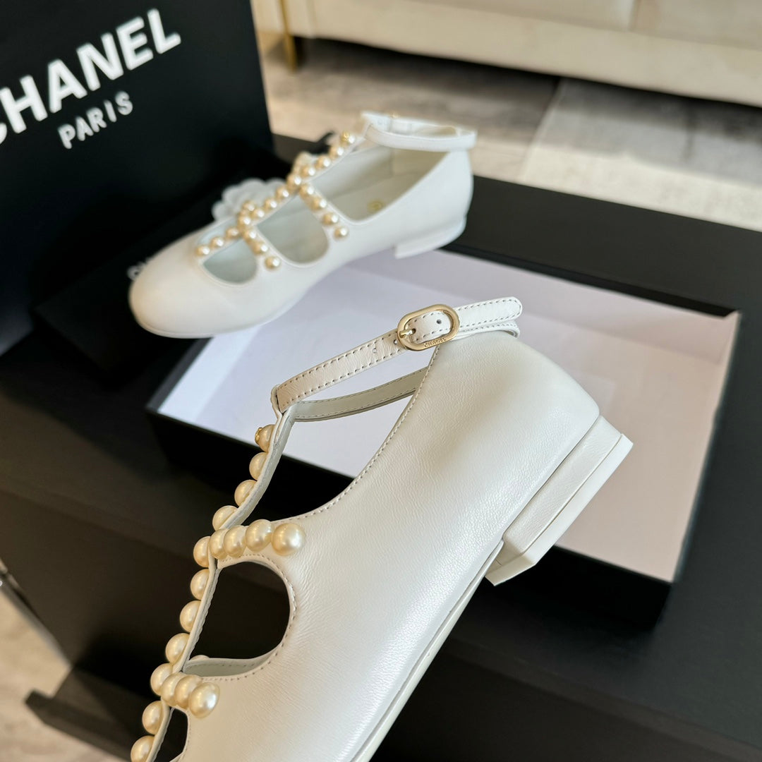 MARY JANES SHOES WHITE GOATSKIN WITH FAUX PEARL