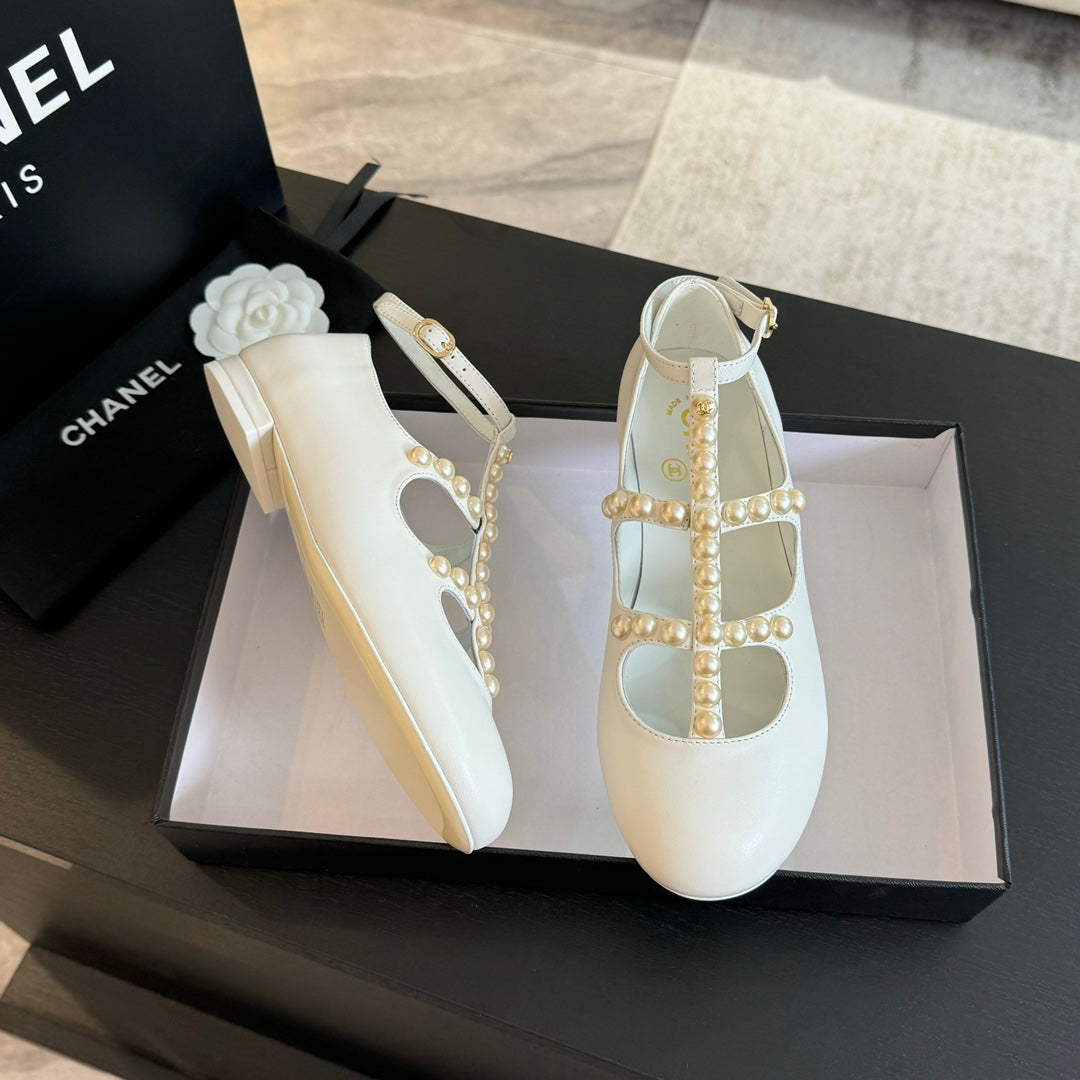 MARY JANES SHOES WHITE GOATSKIN WITH FAUX PEARL